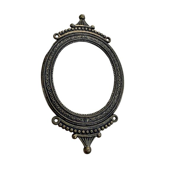 VINTAGE Picture Photo Frame 2x2.5” Brass? Metal Floral Ornate Oval Shape - Picture 1 of 4